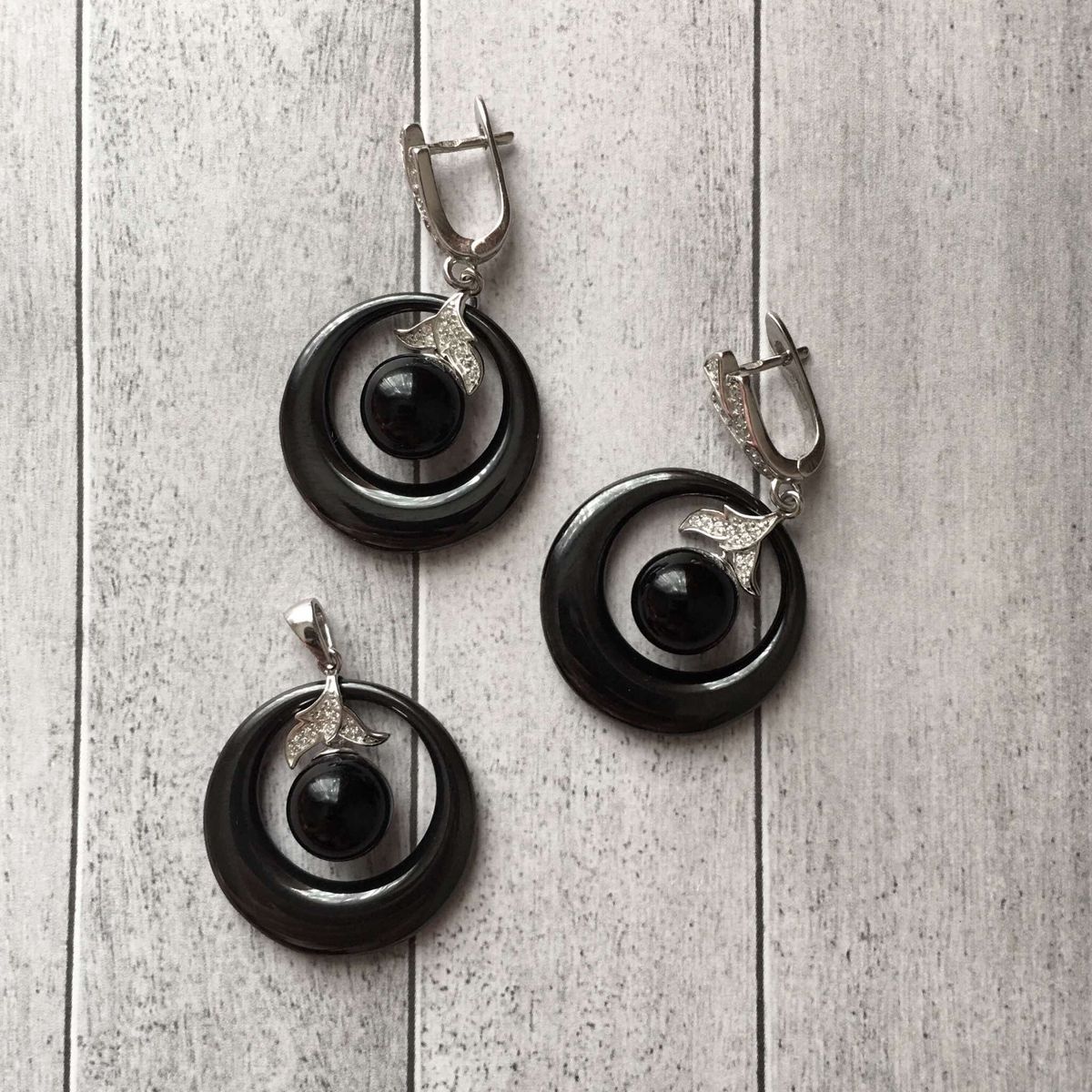 Серебряные серьги с фианитами и керамикой SUNLIGHT: белое серебро 925 ...